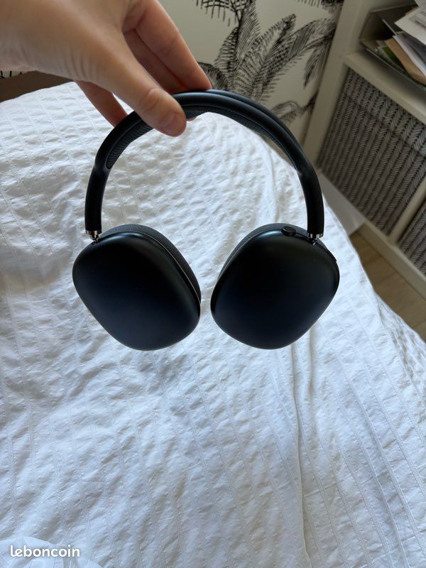 AirPods Max (image 4)