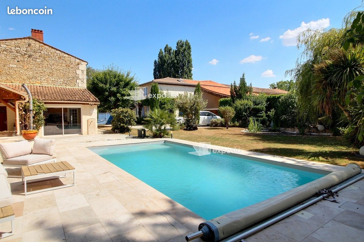 Maison 9 pièces 190 m² · à Le Vanneau-Irleau · 190 m² · 369 000 €