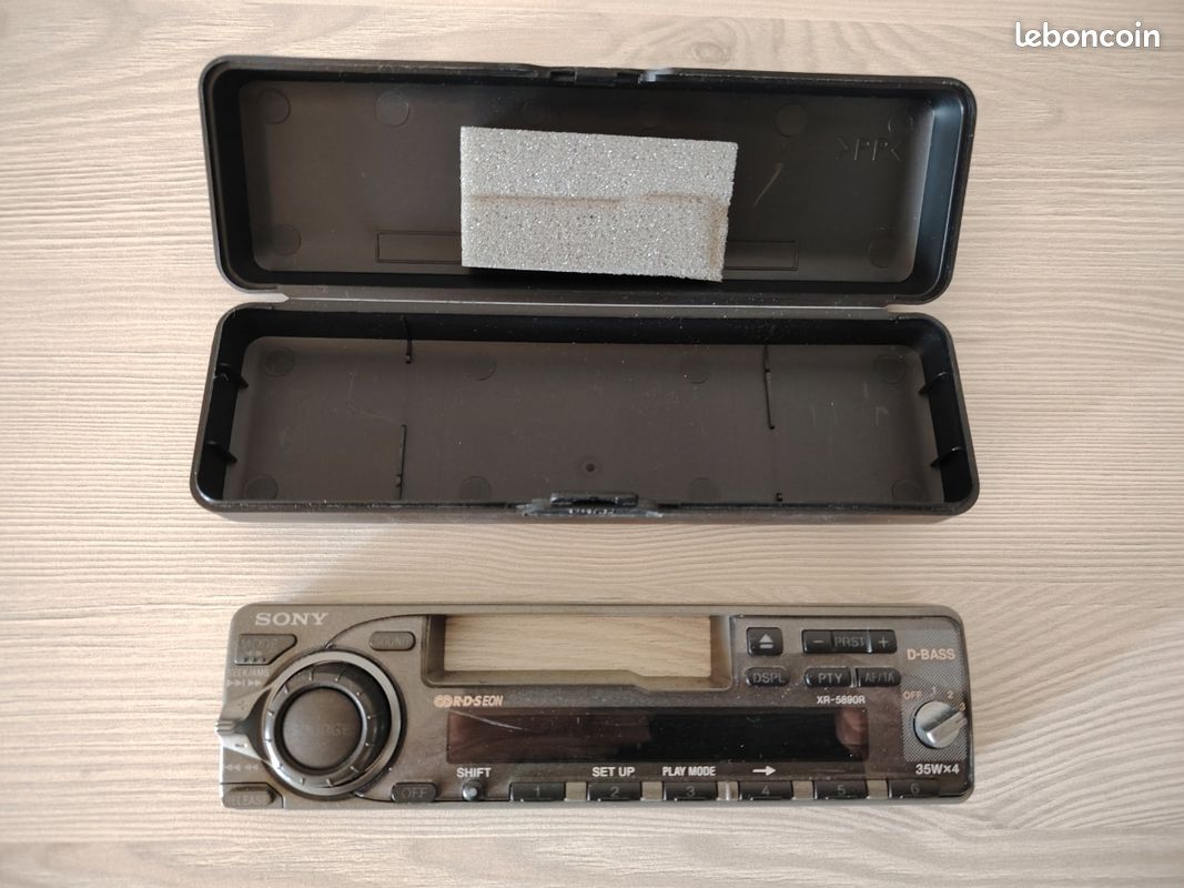 Façade Autoradio Sony pour ancienne voiture (image 1)