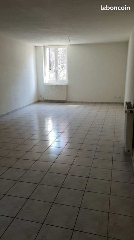 Appartement 3 pièces 72 m² · à Annonay · 72 m² · 465 €