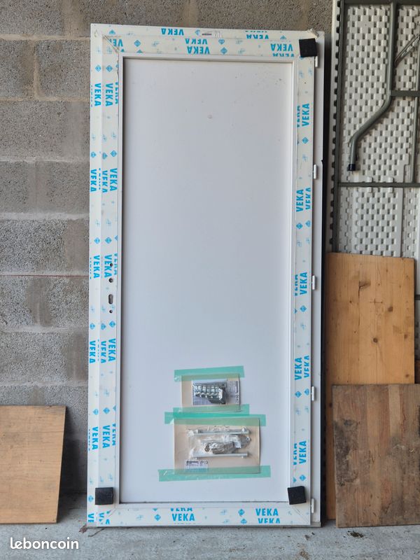 Vend porte de service PVC (image 1)