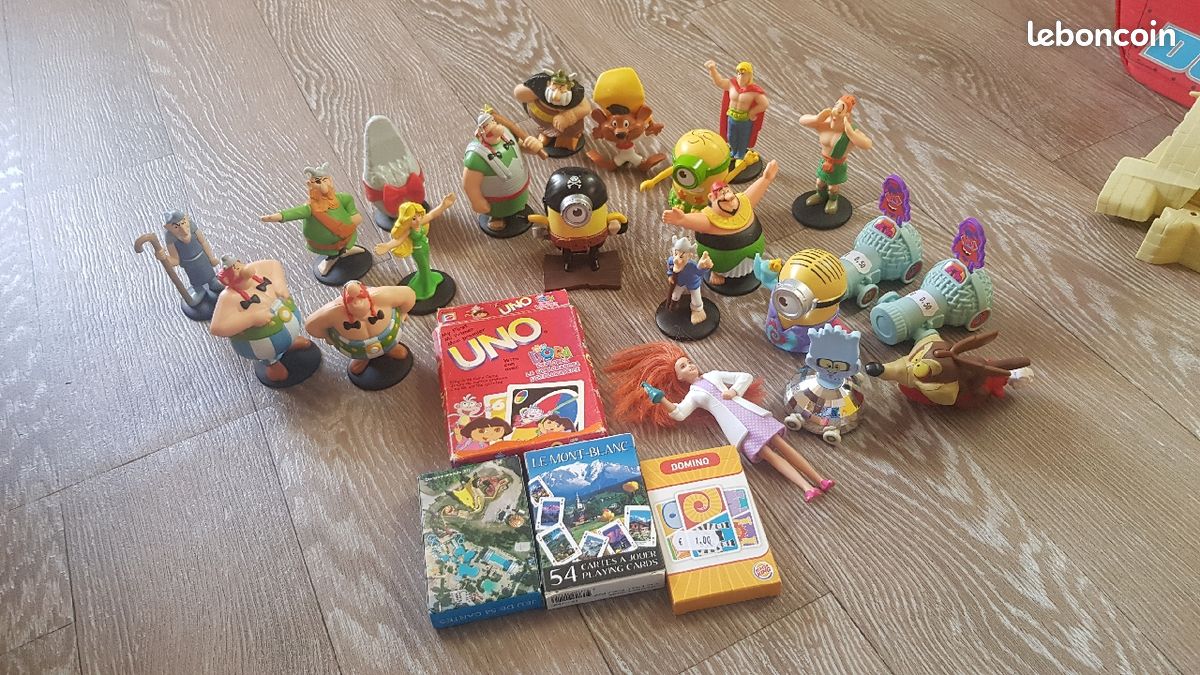 Figurine et cartes (image 1)