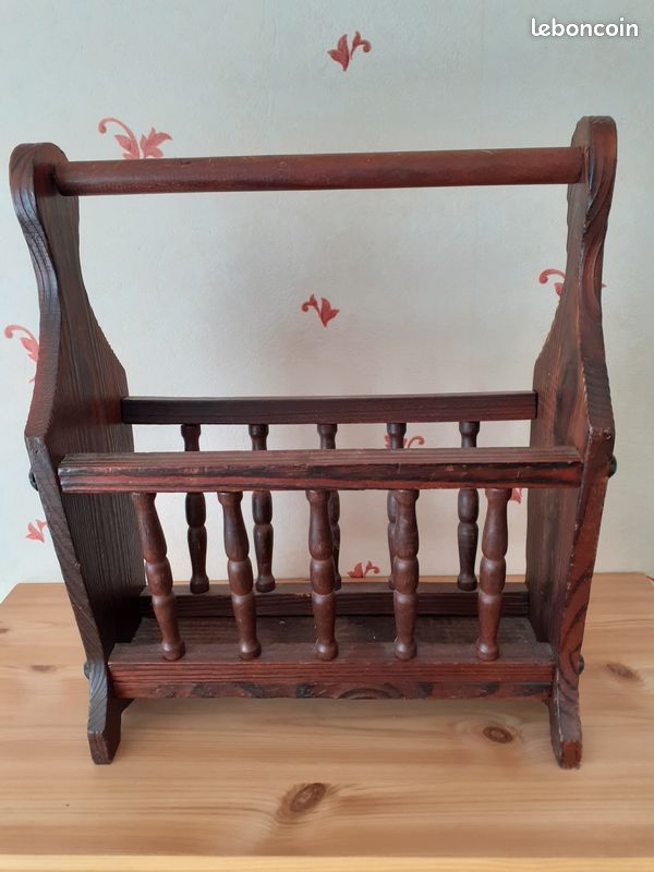 Porte revue en bois (image 1)