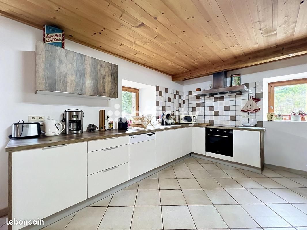 Maison 4 pièces 313 m² · à Mégevette · 313 m² · 492 000 €
