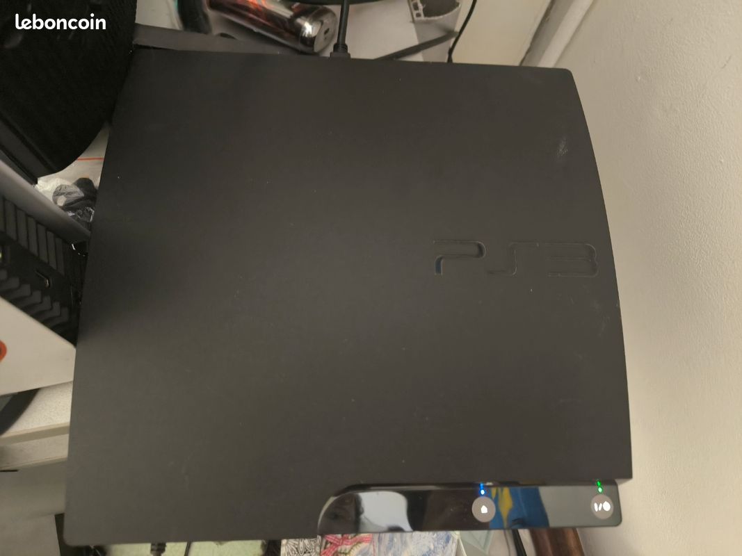 PS3 slim (image 1)