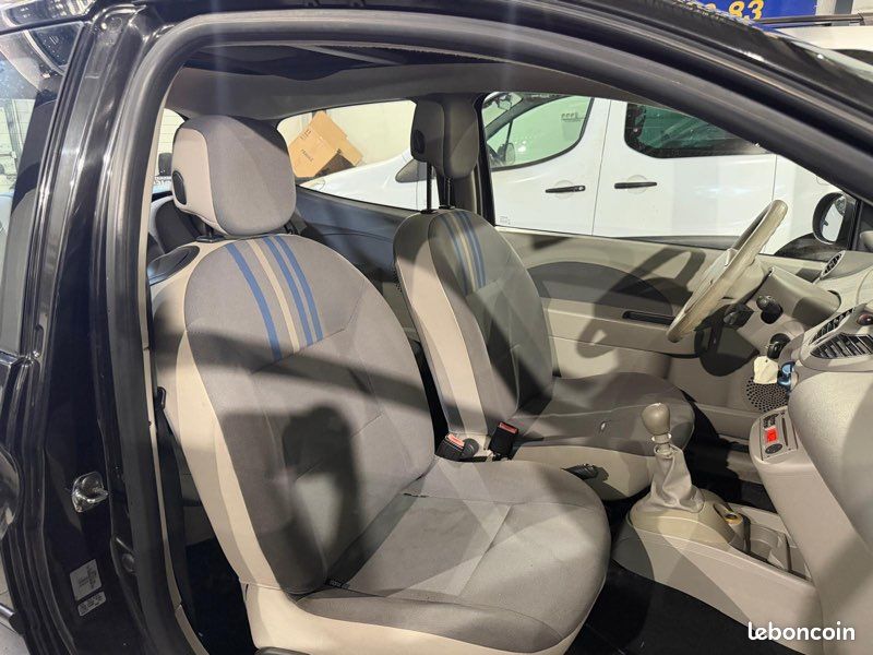 Renault Twingo 2 1.2 60 CH Expression (image 13)