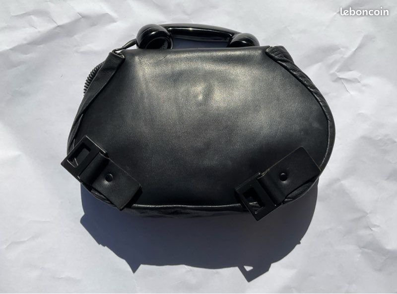 Sac Hi-tek design London by Alexander (image 4)