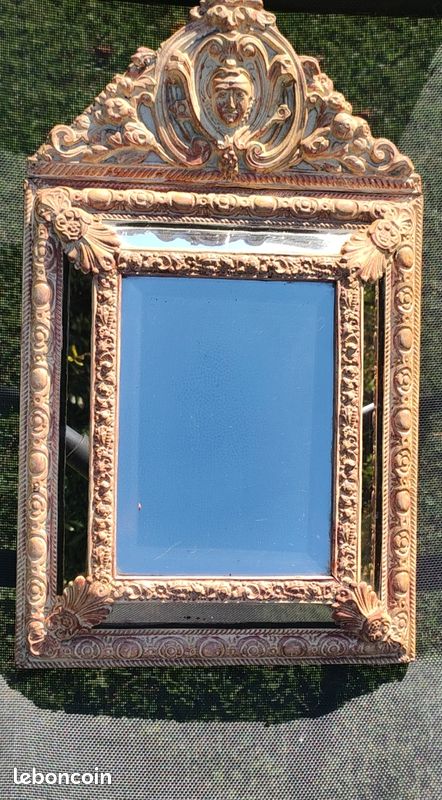 Miroir Biseauté à Parecloses style Napoléon III, à 5 glaces, XIXème. En laiton repoussé sur support en bois. Stylé Victorien/Baroque, Rocici, Shabby-chic - Dim 55 x 32,5 cm (image 6)