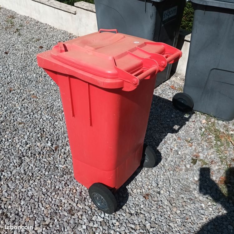 Poubelle a roulette orange (image 2)
