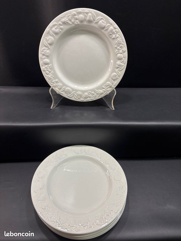 Série de 5 assiettes à dessert en barbotine blanche (image 1)