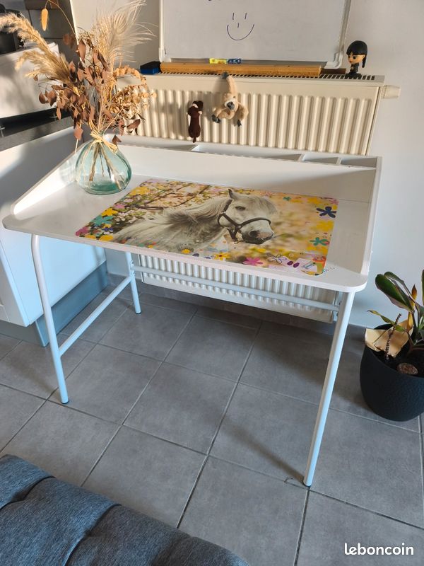 Bureau (image 2)