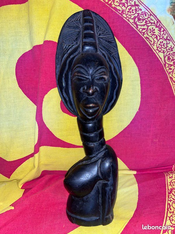 Buste de femme en bois (image 1)