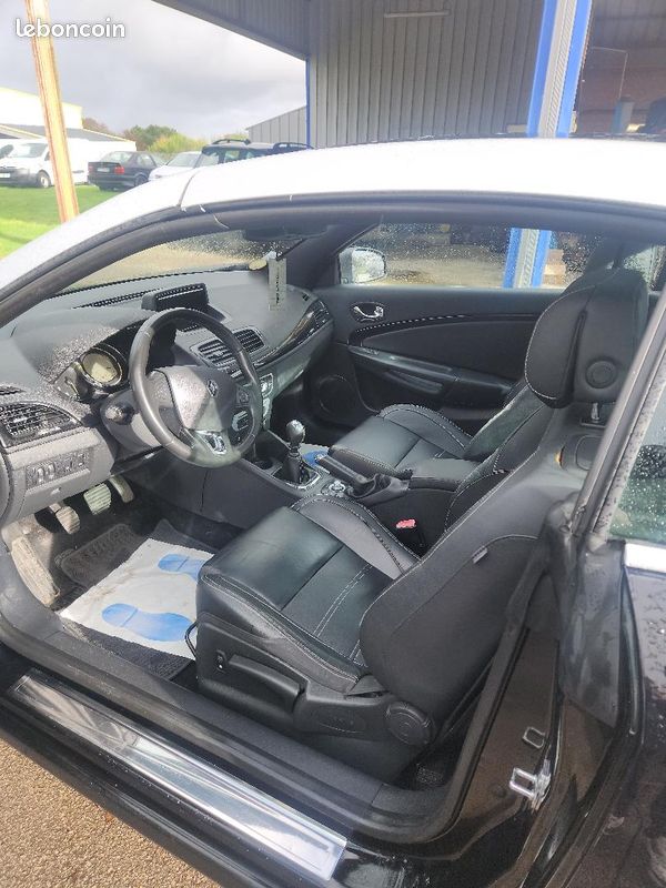 RENAULT MEGANE III CC dci 130 finition intense (image 3)