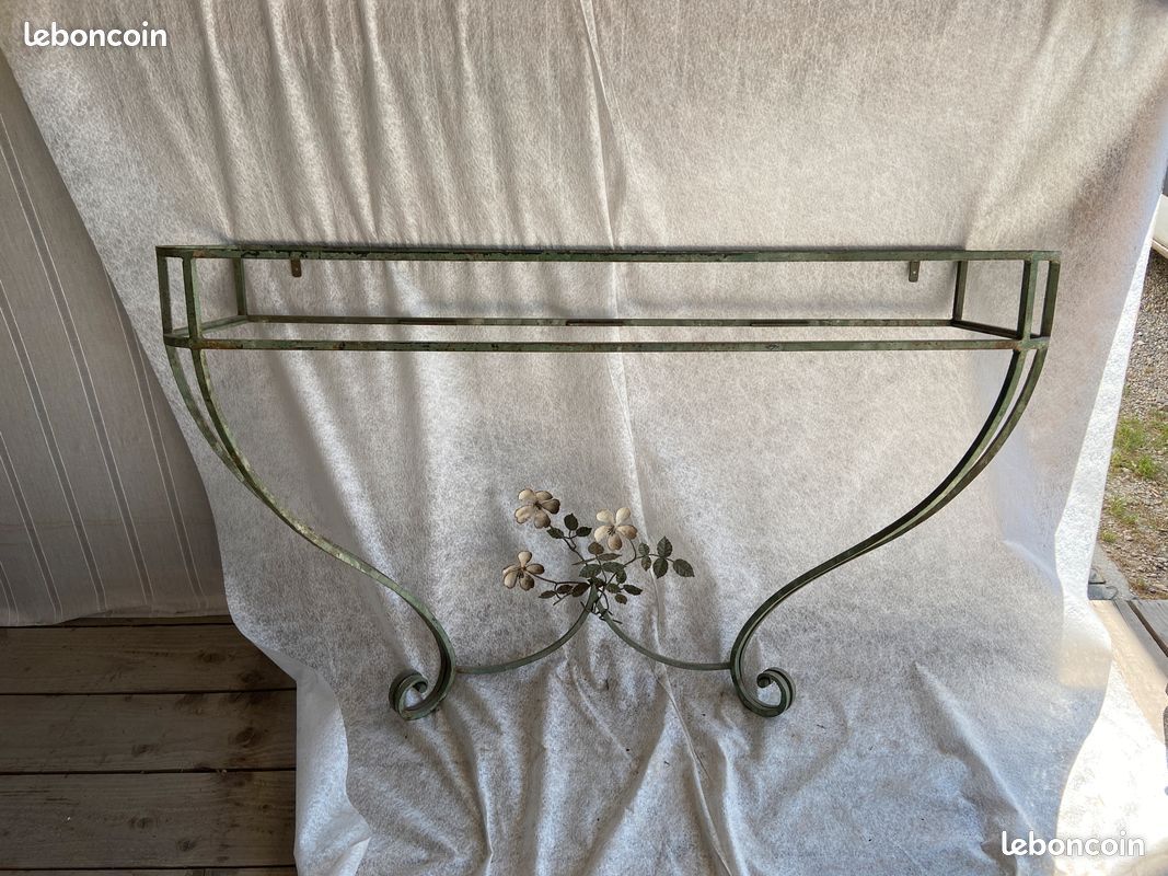 Console en fer forgé avec fleur d'églantier (image 1)