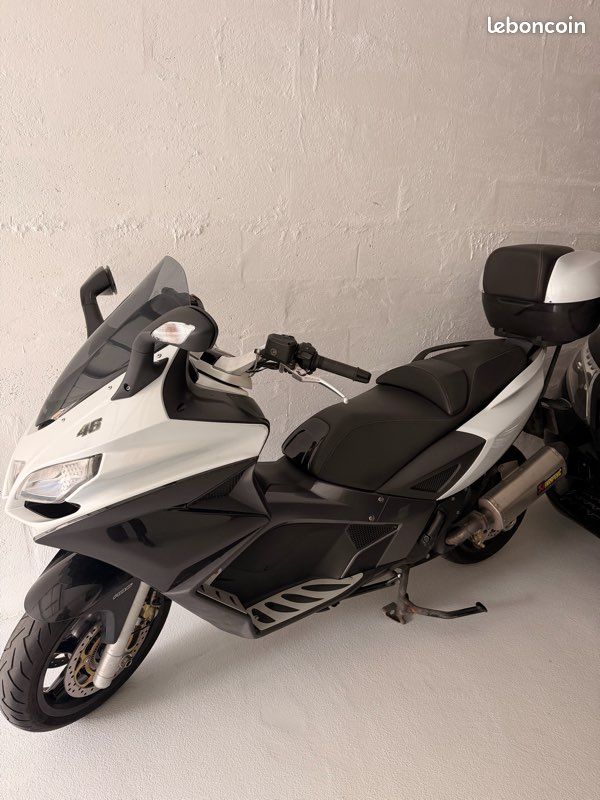 Aprilia srv 850 (image 1)