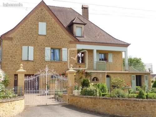 Maison 11 pièces 240 m²