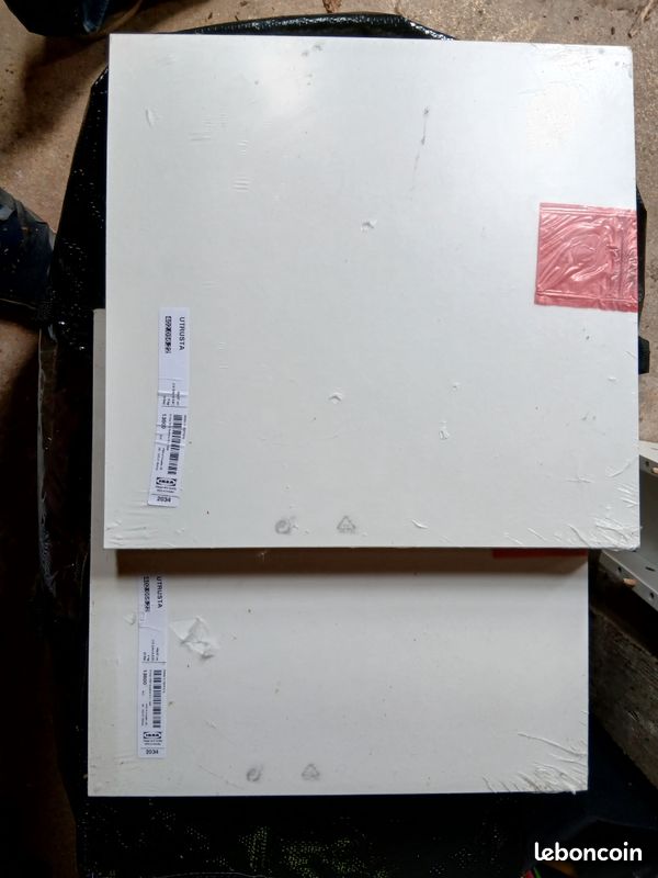 Lot de 2 tablettes IKEA UTRUSTA – Neuves (image 1)