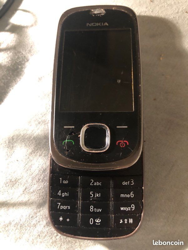 Vend petit Smartphonne à Clapet de Marque Nokia. Modèle 7230 Type:RIM 604 (image 4)