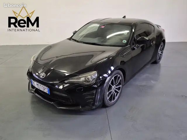Toyota GT86 2.0 Restyling | 200 ch BVA Restylée Full Black Carnet d'entretien Non-fumeur Propulsion (image 2)