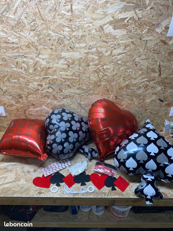 Kit Poker Party - Ballons, guirlandes, pailles - rouge, blanc et noir - Neuf (image 1)