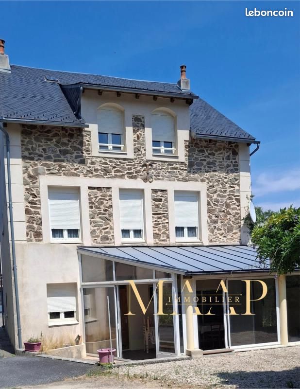 Maison 11 pièces 258 m² · à Rieupeyroux · 258 m² · 180 000 €