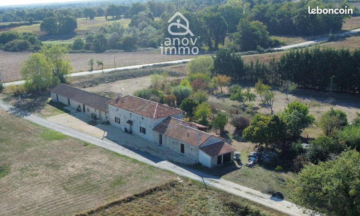 Maison 7 pièces 253 m² · à Saint-Martin-l'Ars · 253 m² · 220 000 €
