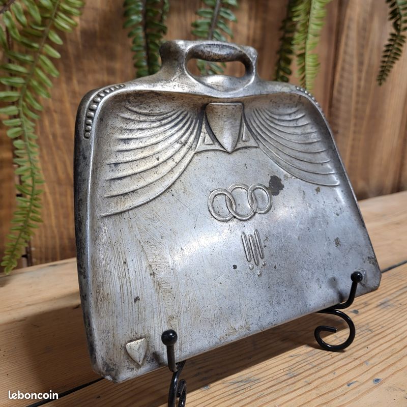RAMASSE-MIETTE,VIDE-POCHE EN PAPIER mâché décor Japon , XIXéme ? EUR 9,00 - FR
