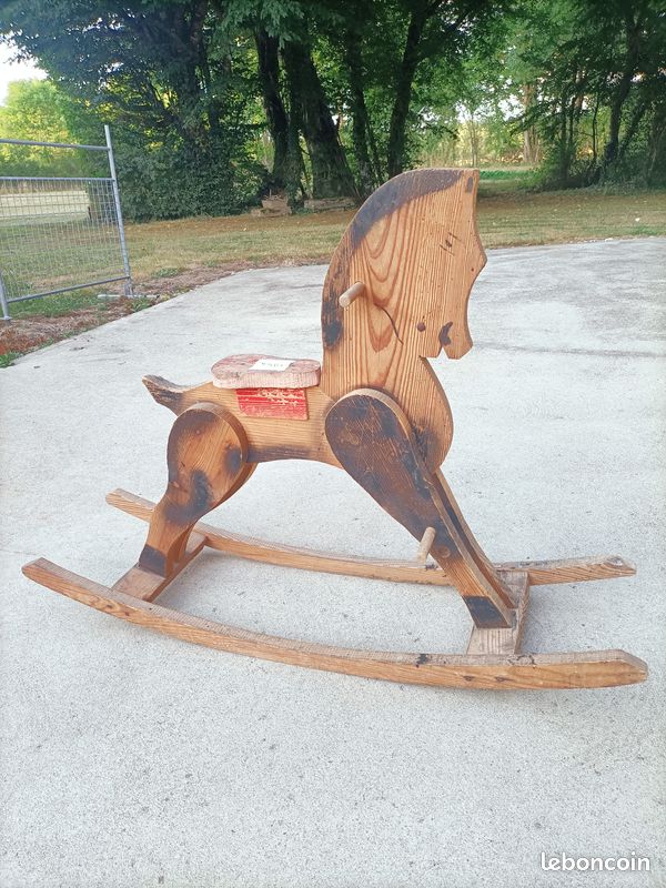 Ancien cheval a bascule en bois (image 2)
