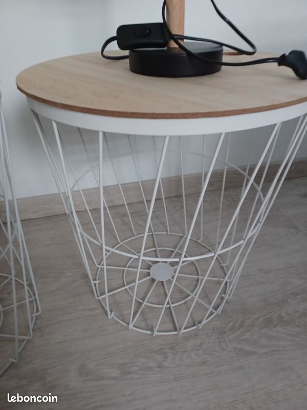 Table de nuit avec lampe (image 3)