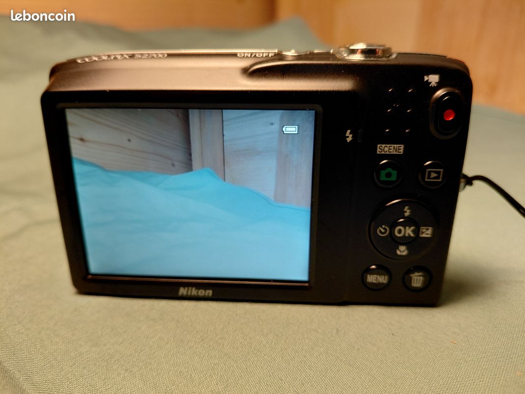 Nikon Coolpix S2700 Appareil photo numérique compact 16 Mpix Ecran 2,7 Zoom optique 6x Noir