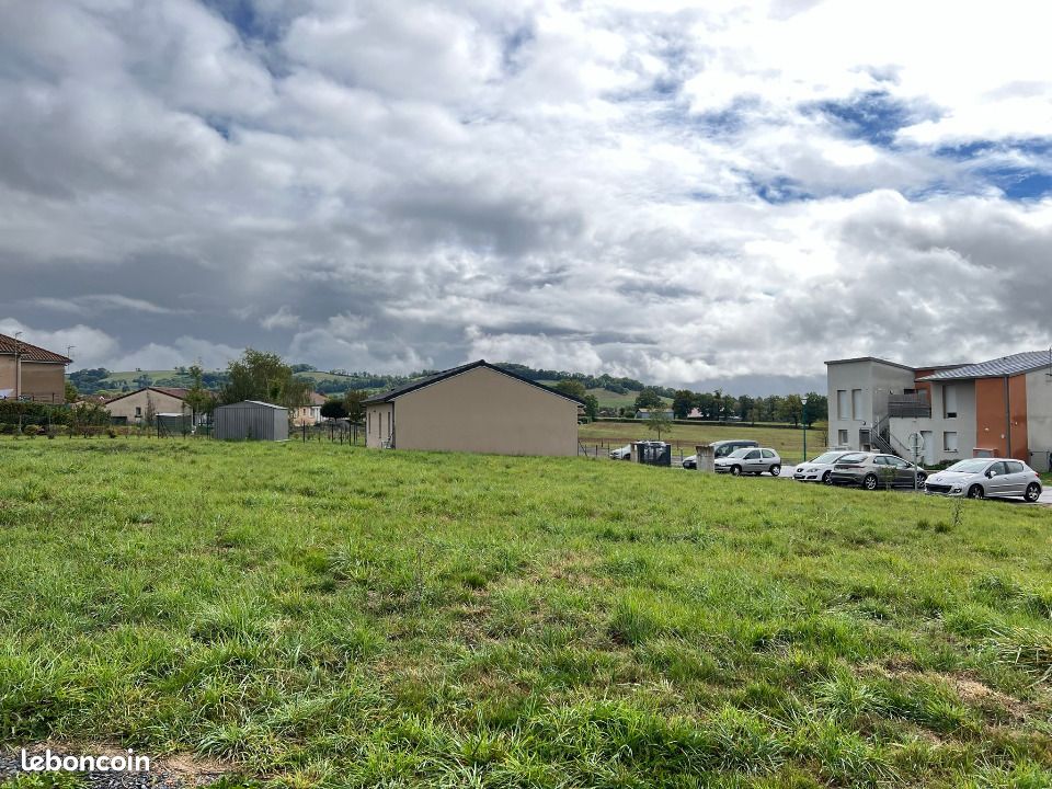 Terrain 565 m² Naucelles · 39 800 €