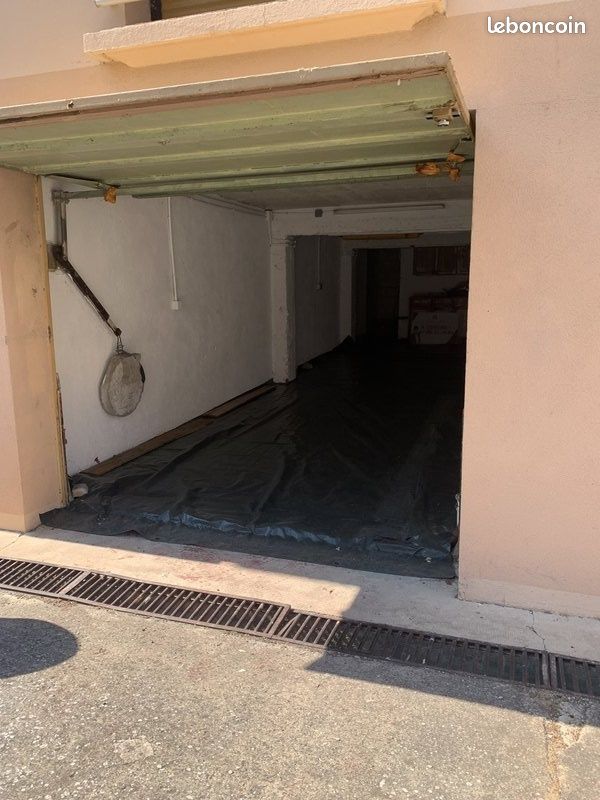 Parking 28 m² · à Marseille · 28 m² · 350 €/mois