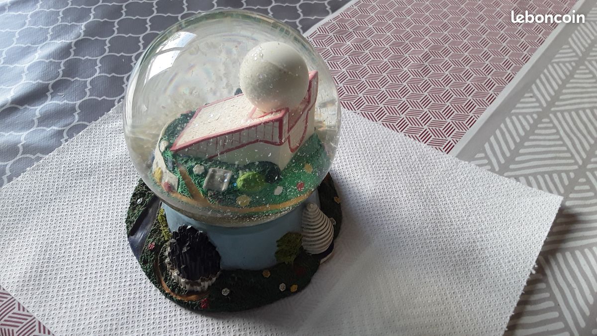 Boule à Neige Retour Vers Le Futur Avec DeLorean Iconique - 65 Mm - Décoration Officielle