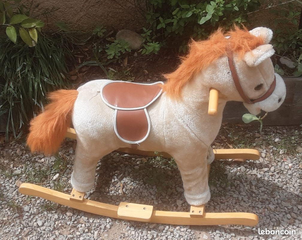 Cheval à bascule (image 1)