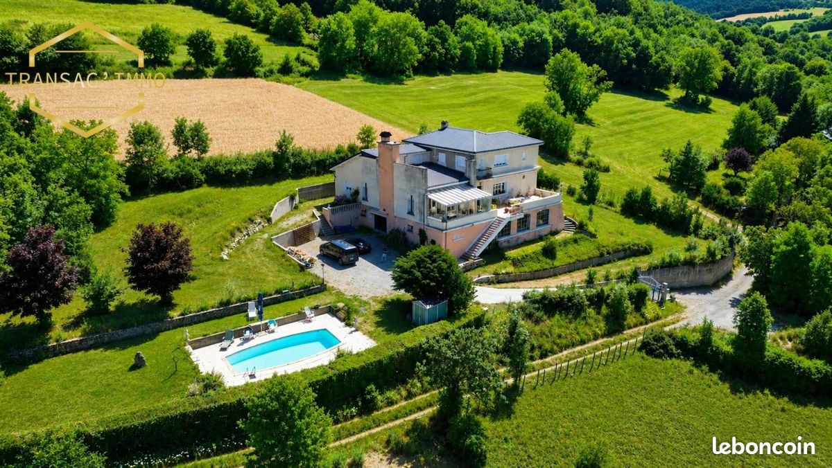 Maison 10 pièces 337 m² · à Saint-Laurent-en-Beaumont · 337 m² · 569 000 €