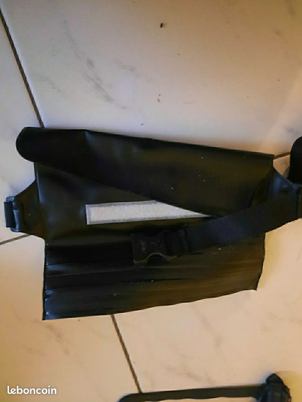 Sac dry bag et ses accessoires (image 3)