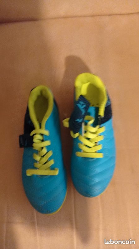 Chaussures de foot enfant taille 25 /26 (image 3)