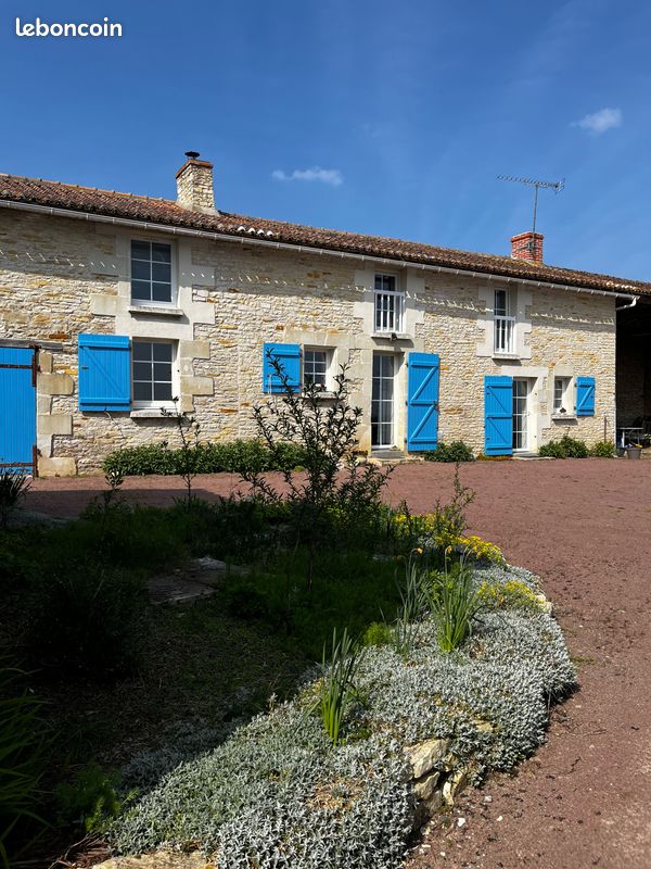Maison 5 pièces 104 m² · à Saint-Jean-de-Sauves · 104 m² · 155 000 €