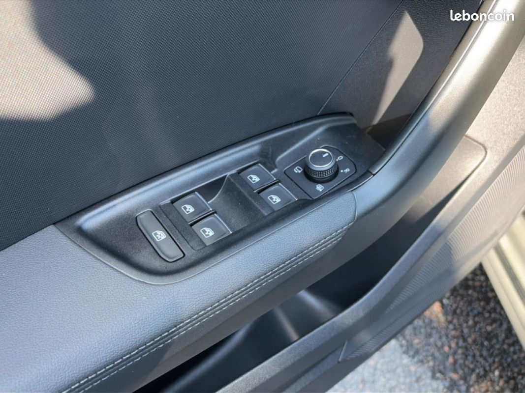 AUDI A1 SPORTBACK 30 tfsi 116 s line s tronic 7 (image 33)