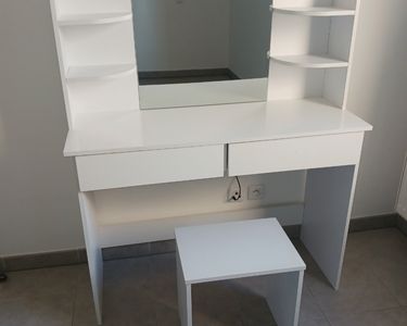 Coiffeuse Vicco Laura Avec Tabouret Et Miroir LED – Blanc – Neuve