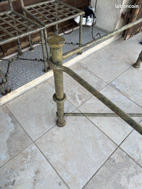 Chaises et pied de table en fer forgé (image 8)