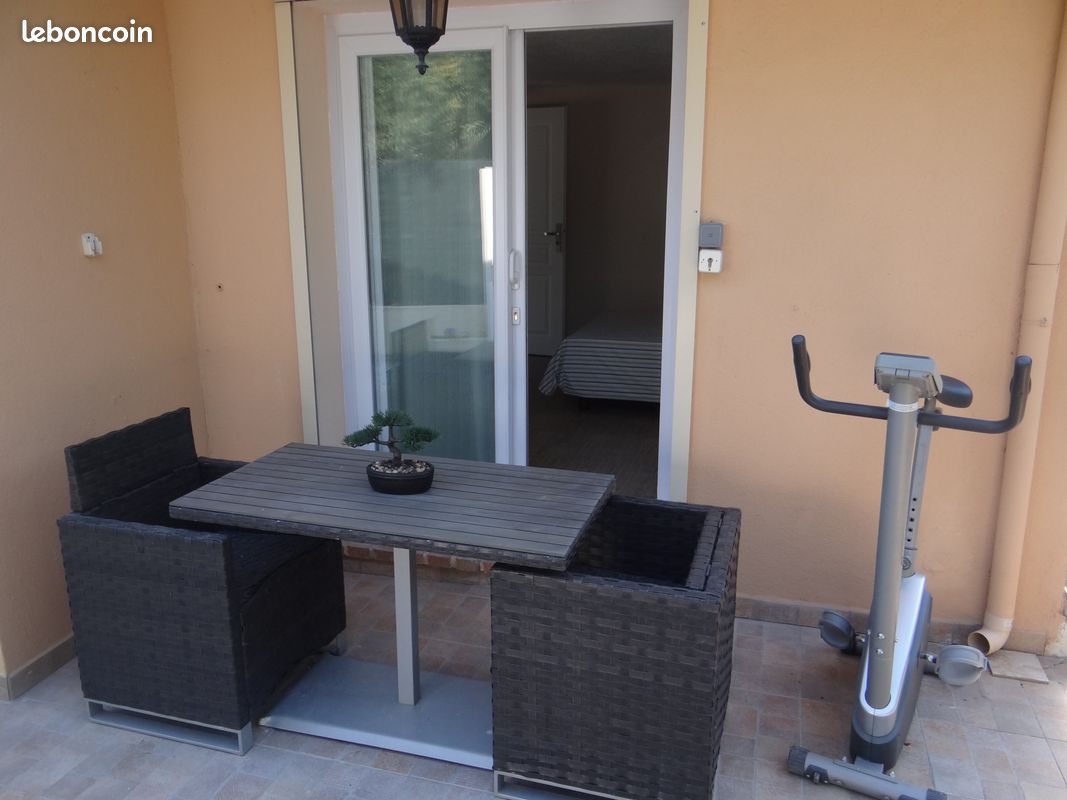 Rez de villa piscine privative vue mer à Antibes (image 13)