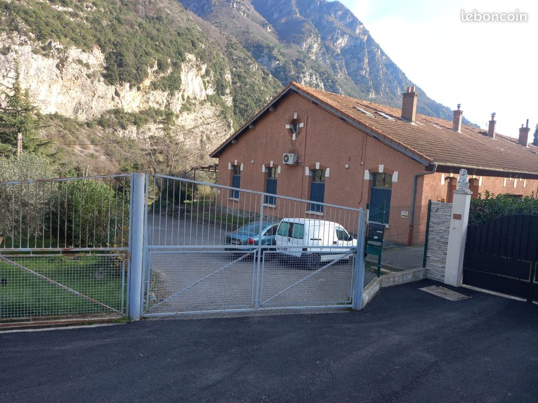 Très grand loft à fort potentiel (image 1)
