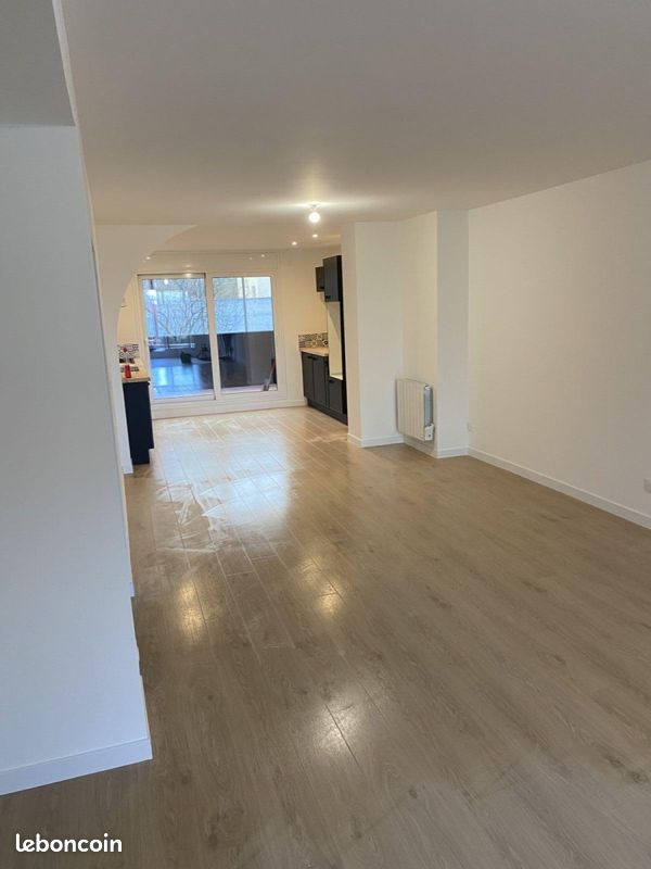 Parking 87 m² · à Clermont-Ferrand · 87 m² · 1 100 €/mois