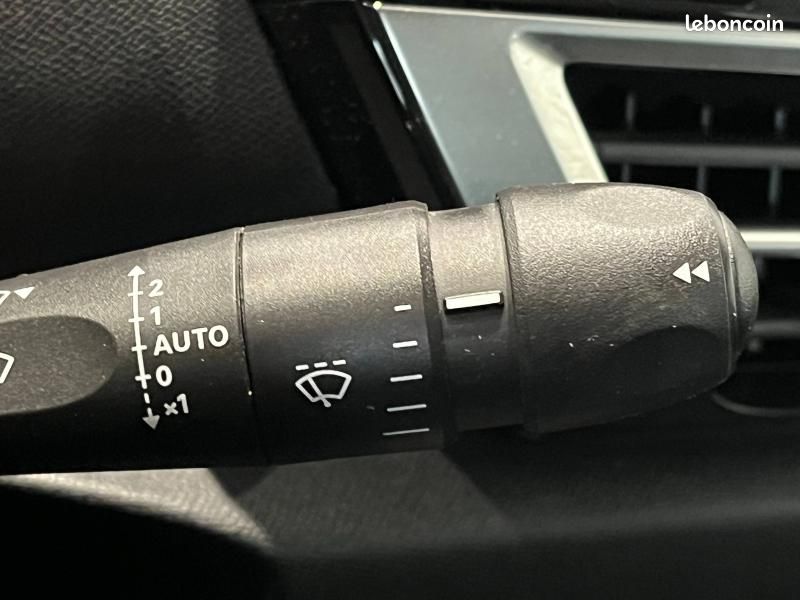 Citroen C4 Essence 130 Feel Pack EAT8 Caméra GPS CarPlay 1ère main (image 28)
