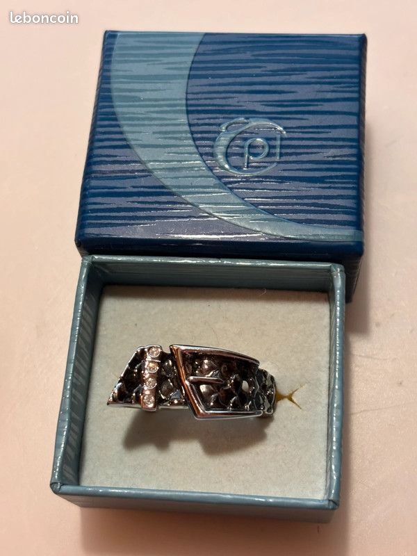 Jolie Bague rhodium Pierre Lang taille VII ou 55 Montres Bijoux