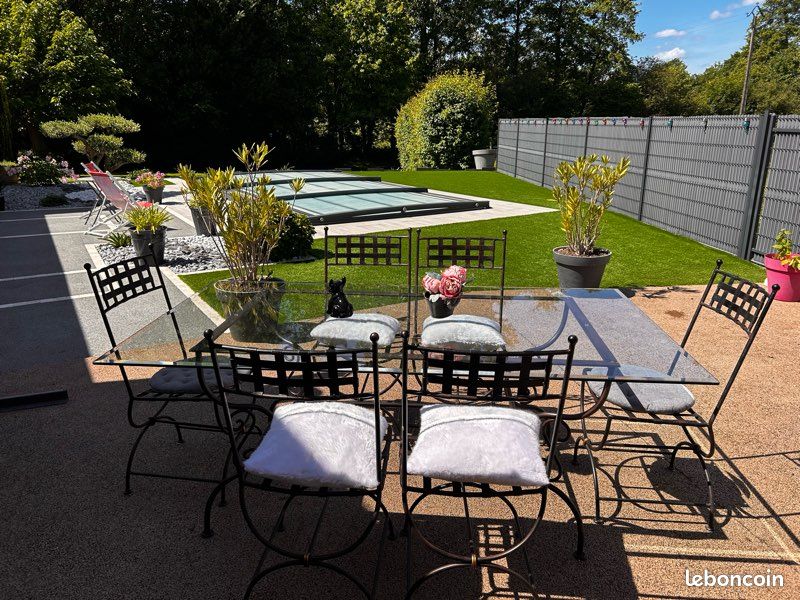 Table de salle à manger ou terrasse (image 1)