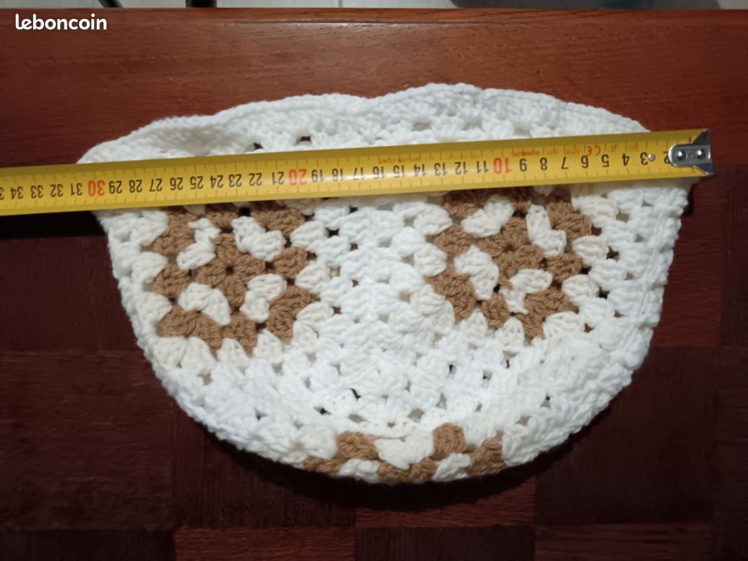 Bonnet fait mains au crochet (image 2)