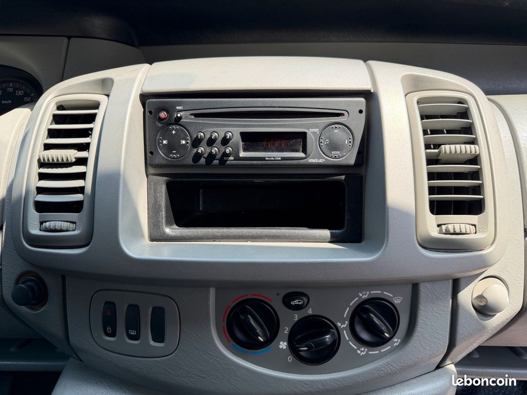 RENAULT TRAFIC COMBI 2.0 DCI 90 CH L1H1 9 PLACEs (image 18)