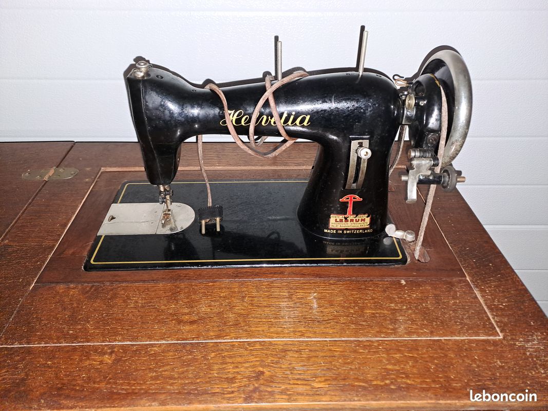 Ancienne machine à coudre Helvetia (image 2)